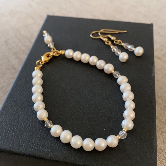 🪞 NEW authentic cultured pearl swarovski crystal bracelet and earrings set - Picture 5 of 5